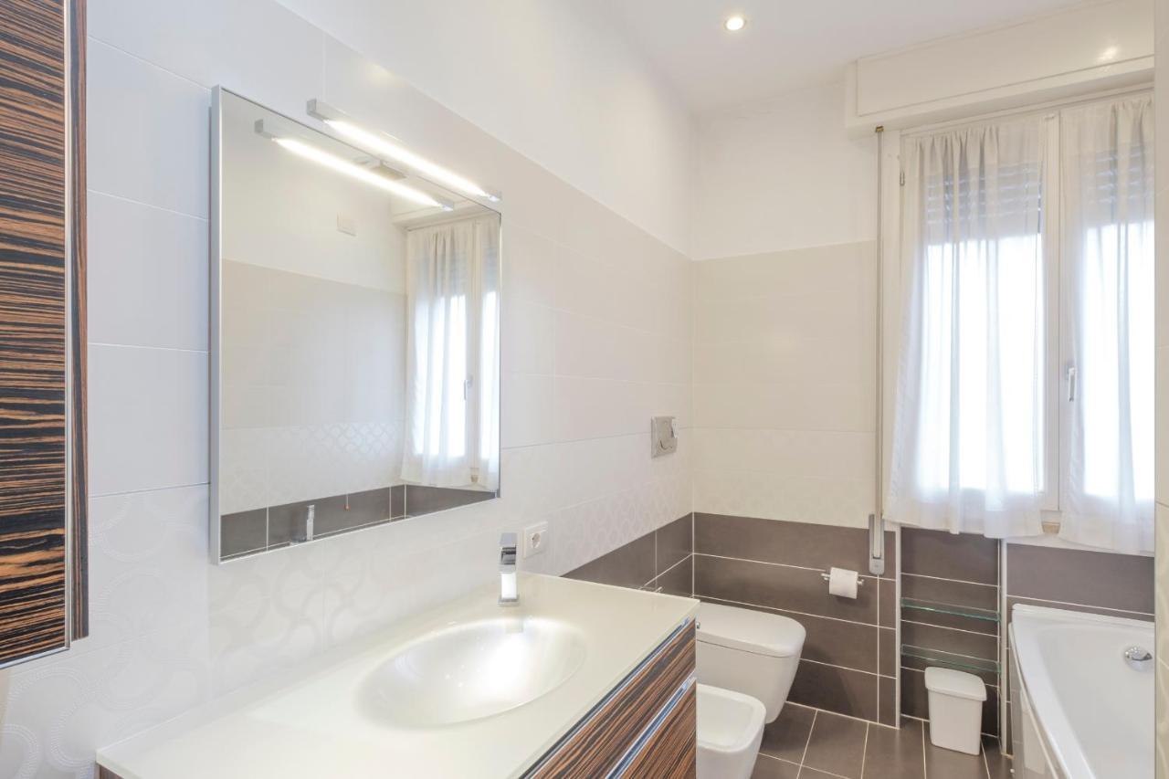 Aura Home Sirmione - 2 Bedrooms Apartment エクステリア 写真